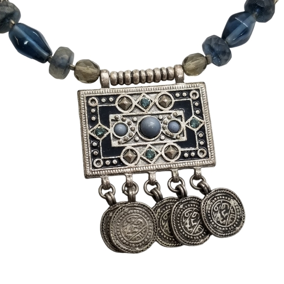 VINTAGE BOHO STYLE SILVERTONED NECKLACE WITH BLUE GLASS & STAINED WOOD BEADS - Picture 4 of 8